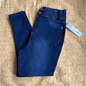 NWT JUST be… Denim High Rise Button Pull On Skinny Jeans Size Large